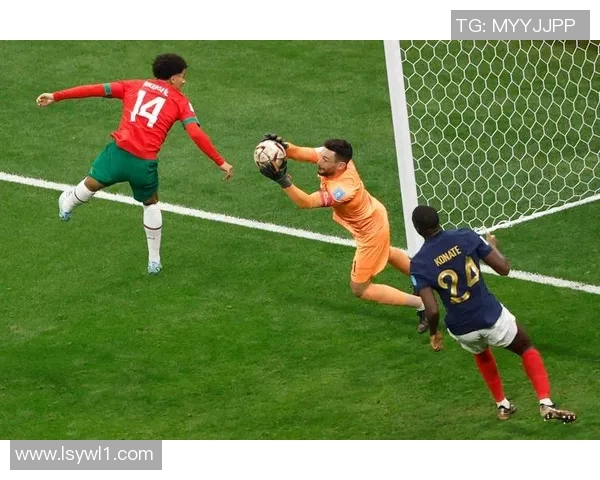 足球巨星传记全景回顾:从草根到巅峰的奋斗历程与传奇人生